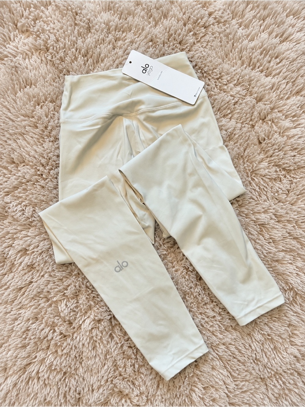 Alo Yoga Leggings – Cream/Ivory – New with Tags